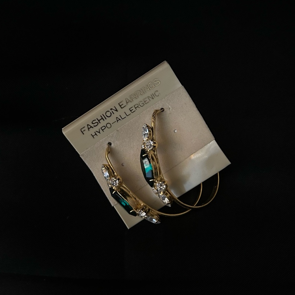Hypoallergenic Gold Emerald Green Jewel Multi-Diamond Oval Hoop Earrings - Picture 3 of 5